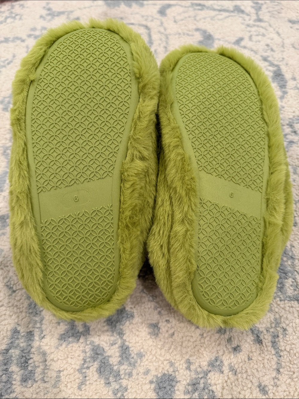 The Grinch Plush Women's Slippers - Green - Picture 3 of 3